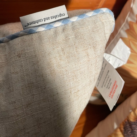 NWT CUPCAKES AND CASHMERE pillow bunny butts tails Easter basket 20x20" gingham - Picture 2 of 3